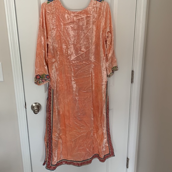 Velvet shalwar kappez with duptta - Picture 2 of 4